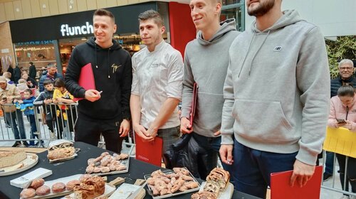 Les footballeurs polonais du RCL et les pâtisseries polonaises (9 novembre)